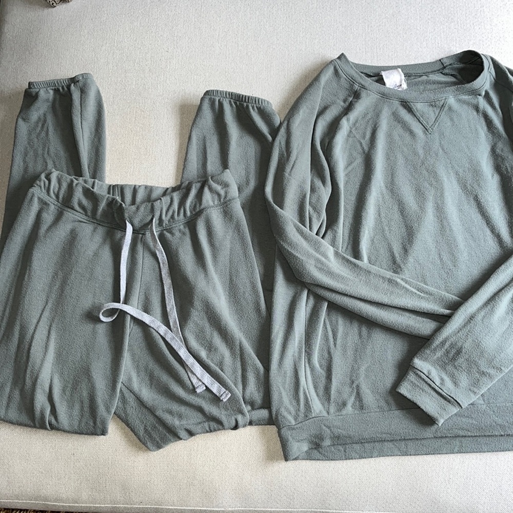 Project Social T Sweatpants & Sweatshirt